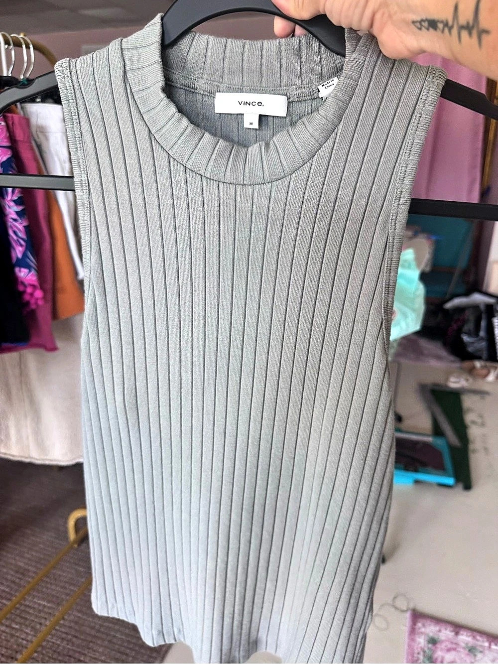 Vince Ribbed Tank Top in Green Size Medium Like New